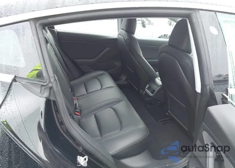 2018 Tesla Model 3 Long Range/Mid Range z USA, uszkodzony, nr VIN 5YJ3E1EA0JF154555